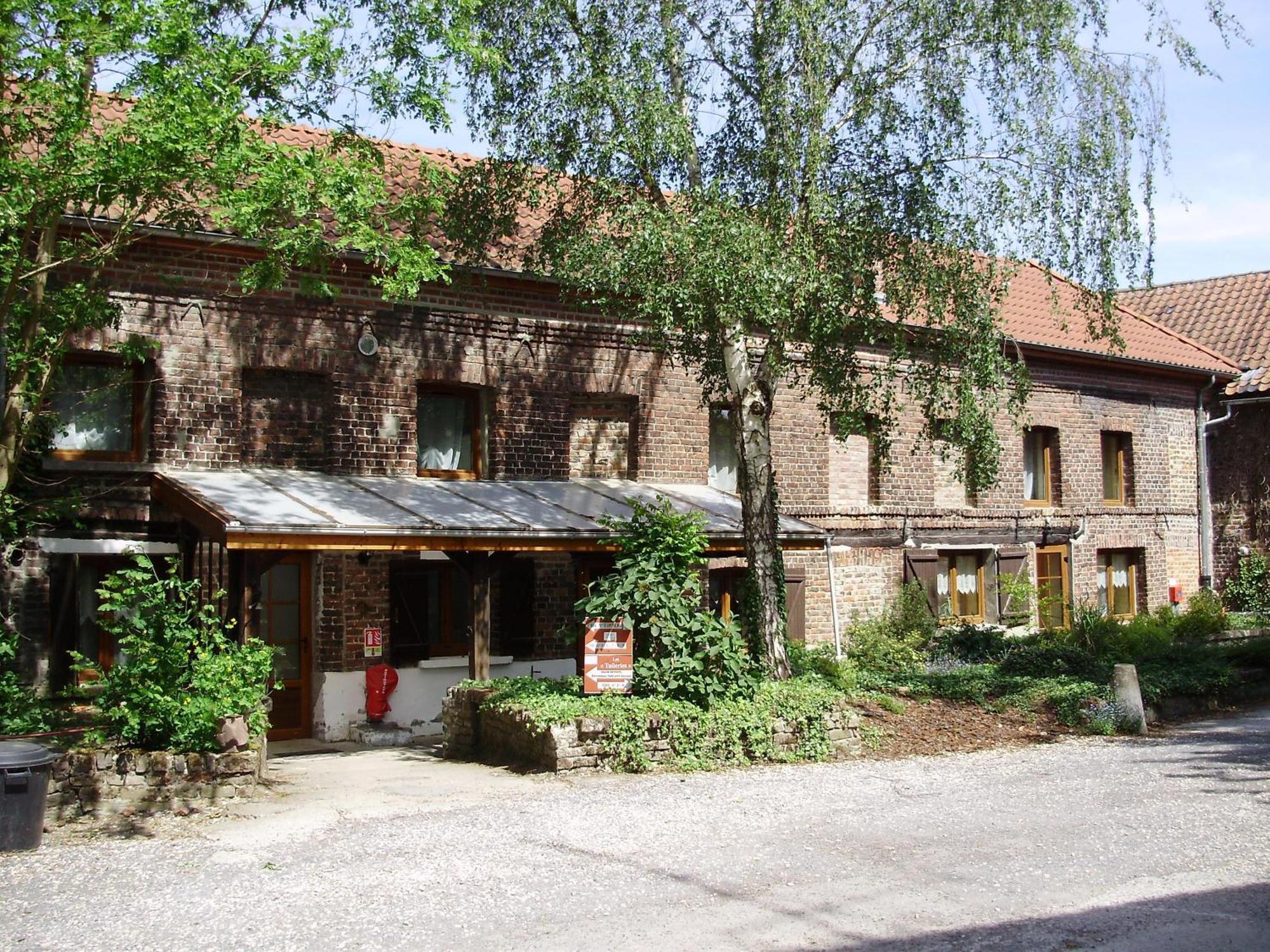 Auberge Du Bord Des Eaux - Demi-Pension Assuree Sur Reservation Сент-Аман-лез-О Экстерьер фото