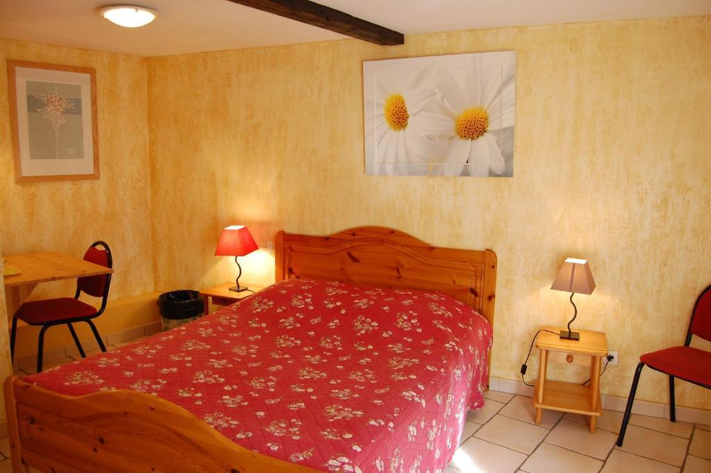 Auberge Du Bord Des Eaux - Demi-Pension Assuree Sur Reservation Сент-Аман-лез-О Номер фото