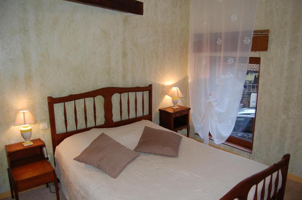 Auberge Du Bord Des Eaux - Demi-Pension Assuree Sur Reservation Сент-Аман-лез-О Номер фото