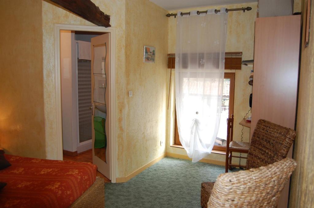 Auberge Du Bord Des Eaux - Demi-Pension Assuree Sur Reservation Сент-Аман-лез-О Номер фото