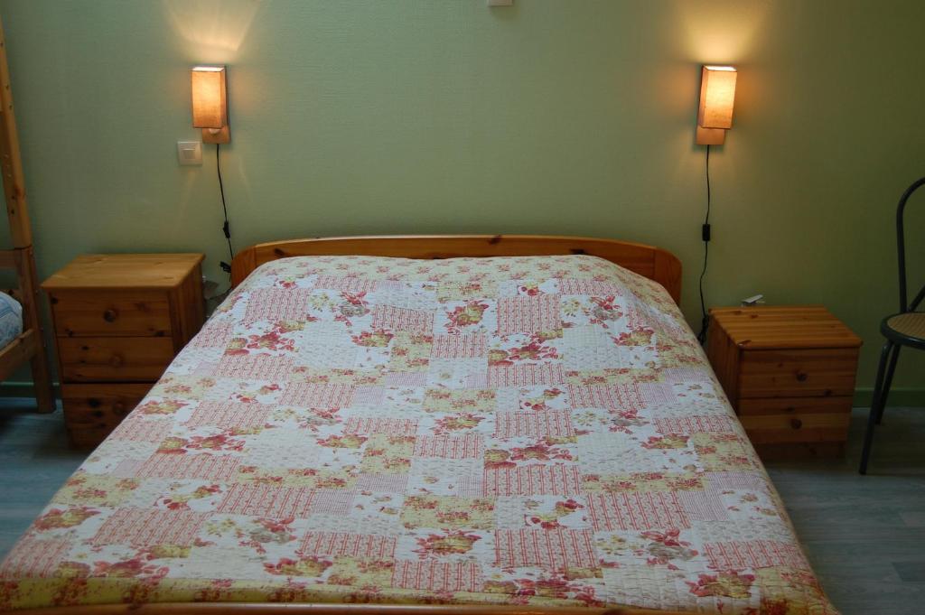 Auberge Du Bord Des Eaux - Demi-Pension Assuree Sur Reservation Сент-Аман-лез-О Номер фото