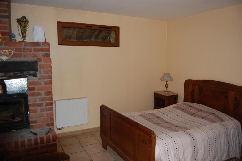 Auberge Du Bord Des Eaux - Demi-Pension Assuree Sur Reservation Сент-Аман-лез-О Номер фото