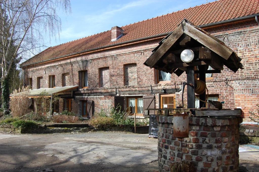 Auberge Du Bord Des Eaux - Demi-Pension Assuree Sur Reservation Сент-Аман-лез-О Экстерьер фото
