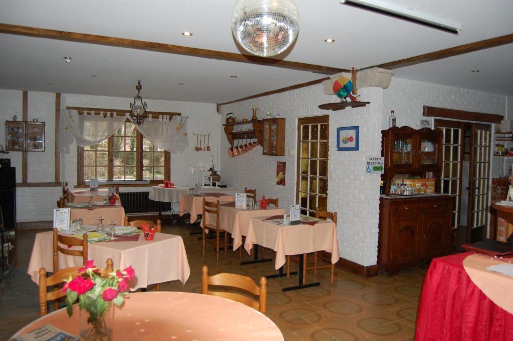 Auberge Du Bord Des Eaux - Demi-Pension Assuree Sur Reservation Сент-Аман-лез-О Экстерьер фото