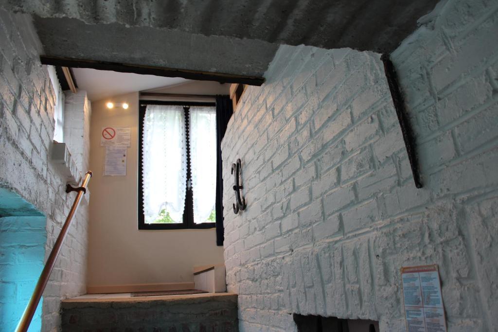 Auberge Du Bord Des Eaux - Demi-Pension Assuree Sur Reservation Сент-Аман-лез-О Номер фото