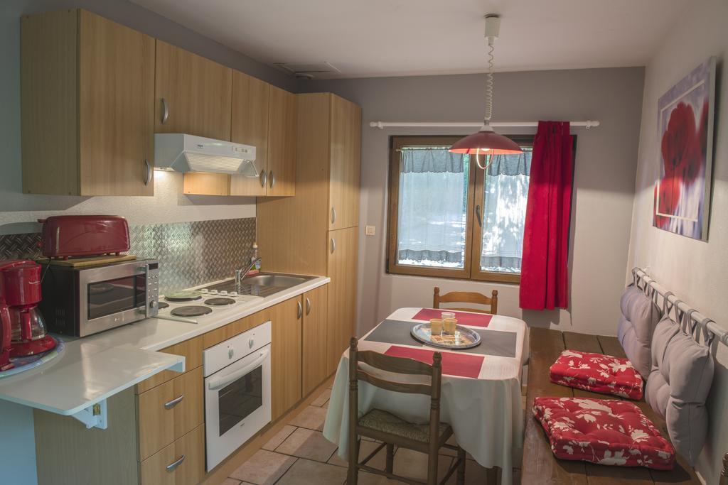 Auberge Du Bord Des Eaux - Demi-Pension Assuree Sur Reservation Сент-Аман-лез-О Экстерьер фото